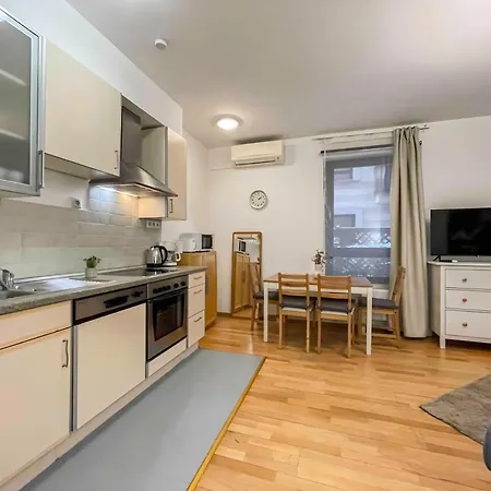 K321 Elitehost Kiraly Budapest