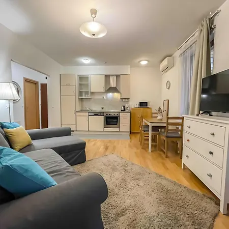 K321 Elitehost Kiraly بودابست