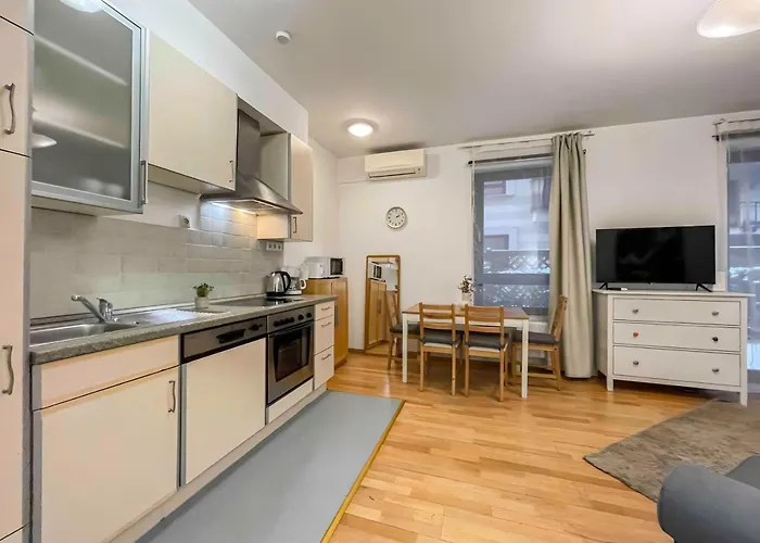 K321 Elitehost Kiraly Budapest